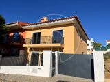New 3 bedroom villa in Estoril with good areas