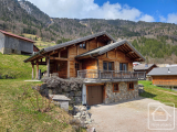 A beautiful and spacious chalet in a pretty village not far from the ski areas.