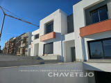4 bedroom villa of modern architecture next to the city of Tomar.
