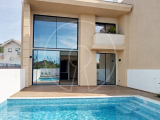 4 bedroom semi-detached villa with garden and swimming pool