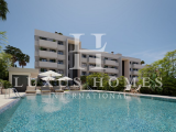Brilliant modern middle floor apartment with swimmimg pool and wellness facilities, surrounded by la