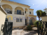 Semi-detached house in Albufeira with 3 suites, office, swimming pool and garage