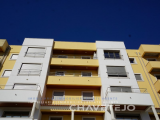 3-Bedroom Top Floor Apartment with Garage and Parking in Tomar