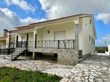 Spacious villa with garage and patio located near the city of Tomar.