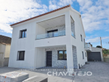Modern 4 Bedroom Villa with Garage, Style and Comfort for sale near Tomar