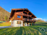 Four/five-bedroom, south-facing chalet c.150 m² of habitable space 10 minutes drive from Samoëns