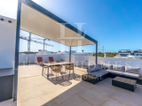 Amazing duplex penthouse with large roof top terrace, community infinity pool and stunning views to 