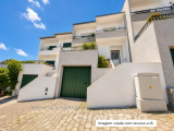 2-storey villa with garage located next to the city of Tomar.
