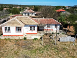 Large Renovated House with 2,400 sq.m. Garden only 25 min. from the sea