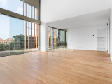 4-Bedroom Apartment in a Condominium 350 Meters from the Sea