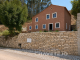 Partially renovated old stone house with 3 bedrooms in the area of Alvaiázere