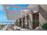 Attractive middle floor apartment with fully fitted kitchen, cozy terrace and community pool on roof