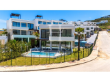 Magnificent fully furnished corner villa with infinity pool, large terraces, mountain and golf cours