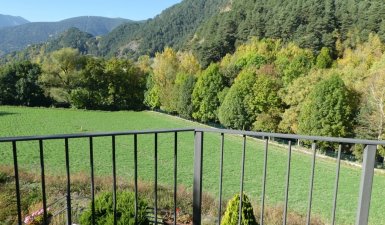 Sunny apartment with terraces and views, in the centre of Ordino.