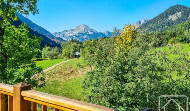 A real treat – a high quality apartment in the prestigious “Chalets d’Angele” development, but witho